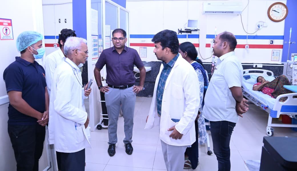 ఆసుపత్రిలో మెరుగైన సేవలు ప్రజలకు అందించాలి... జిల్లా కలెక్టర్ కోయ శ్రీ హర్ష  గోదావరిఖని జనరల్ ఆసుపత్రిని ఆకస్మికంగా తనిఖీ చేసిన కలెక్టర్  